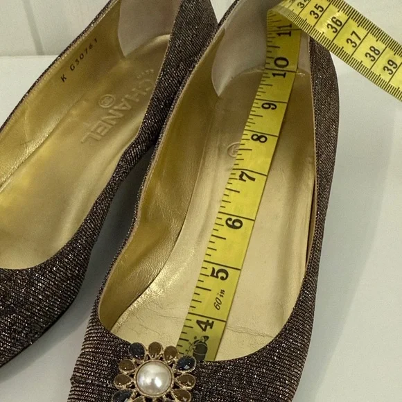 Chanel Pumps CC Logo Pearl and Gripoix Embellished Flats 39.5 Gold - Picture 11 of 14